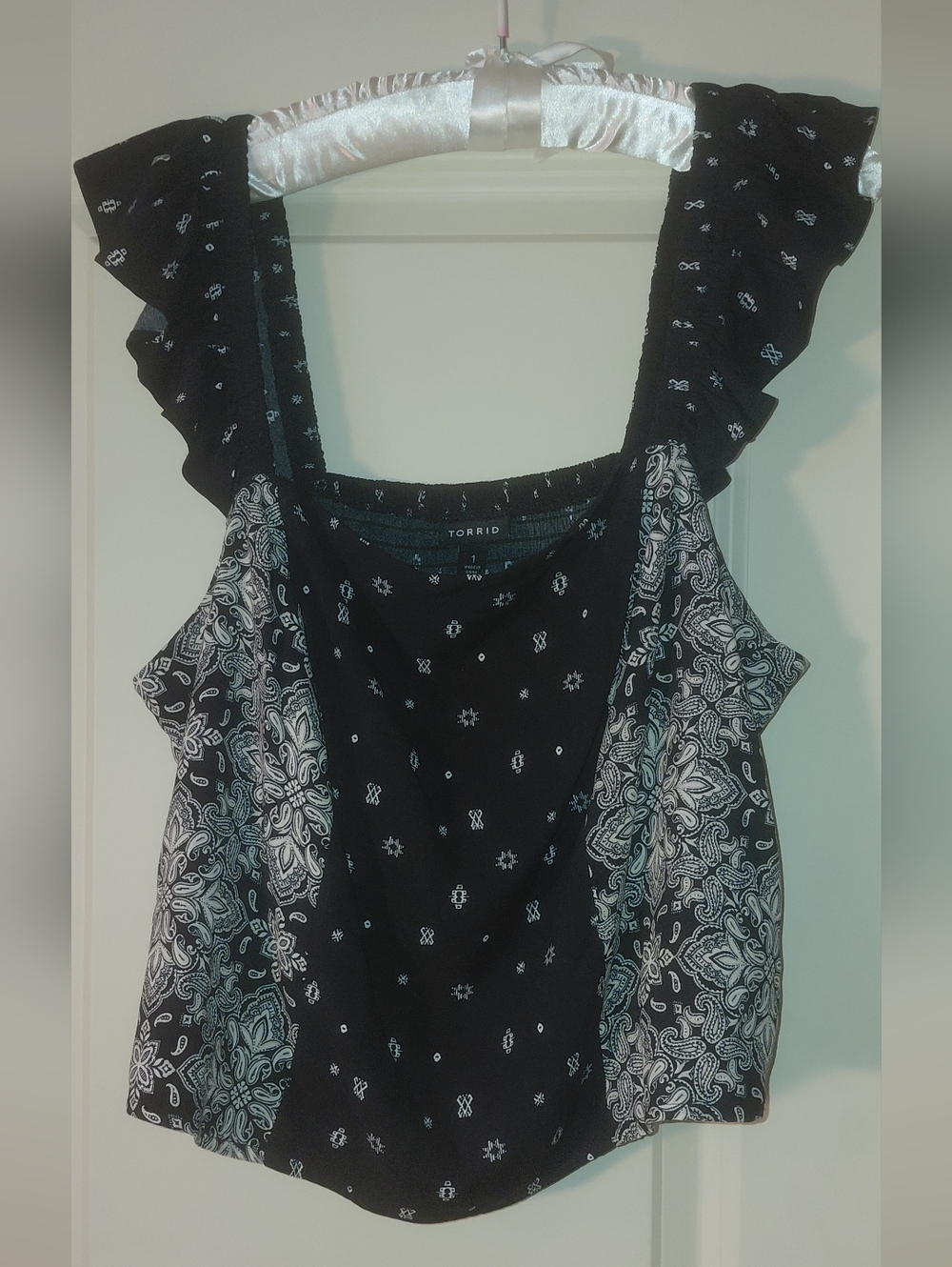 NWOT Torrid Crop Top Womens 1 Black Bandana Print Ruffle Strap Tank